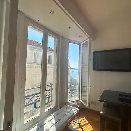 Haven Of Peace Overlooking The Croisette